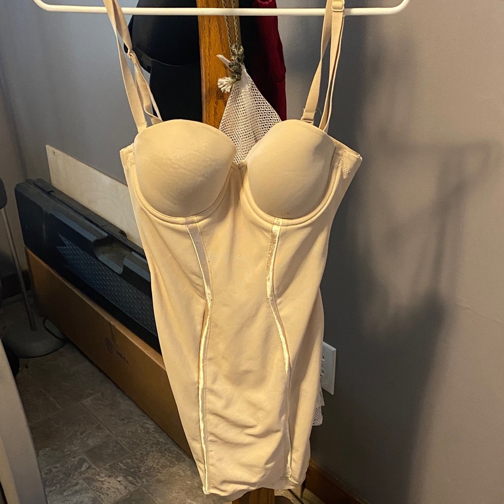 Maidenform Cream Bustier shape wear